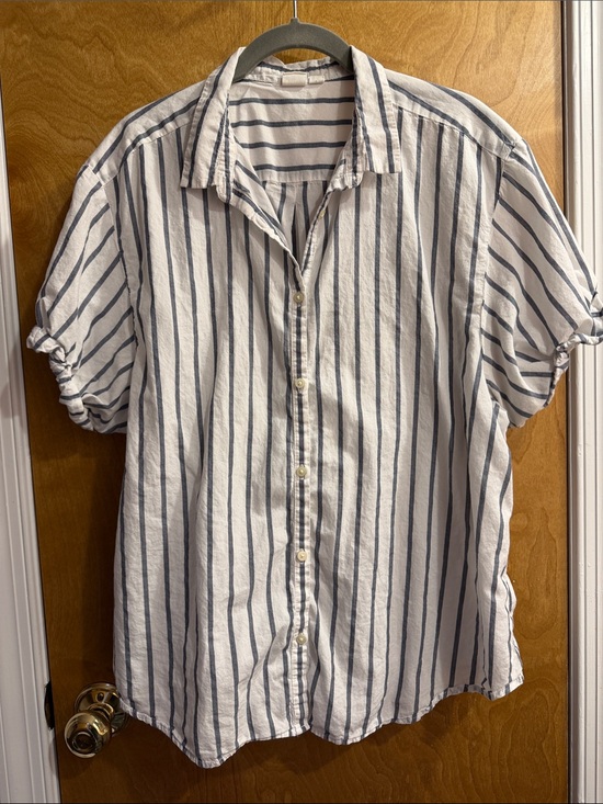 GAP Tops - Women's Gap White Short-Sleeve Button-Up Shirt with Slate Blue Stripes SZ L